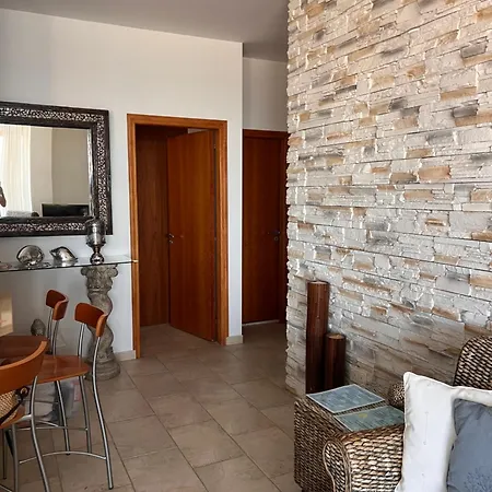 Sandy Kisses Larnaca