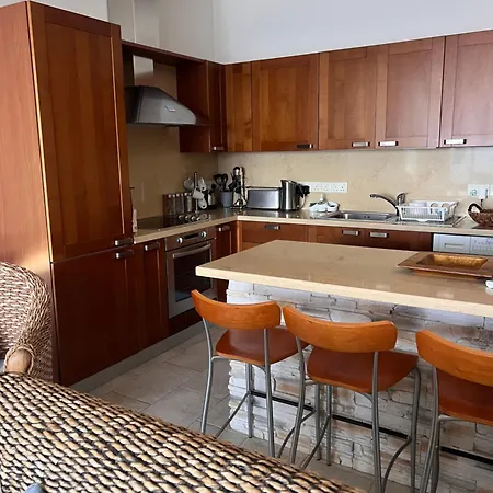 Sandy Kisses Larnaka