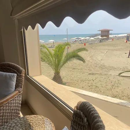 Sandy Kisses * Larnaka