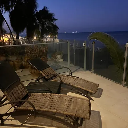 Sandy Kisses * Larnaka