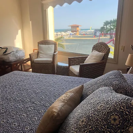 Sandy Kisses Lárnaka