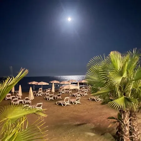 Sandy Kisses Lárnaka