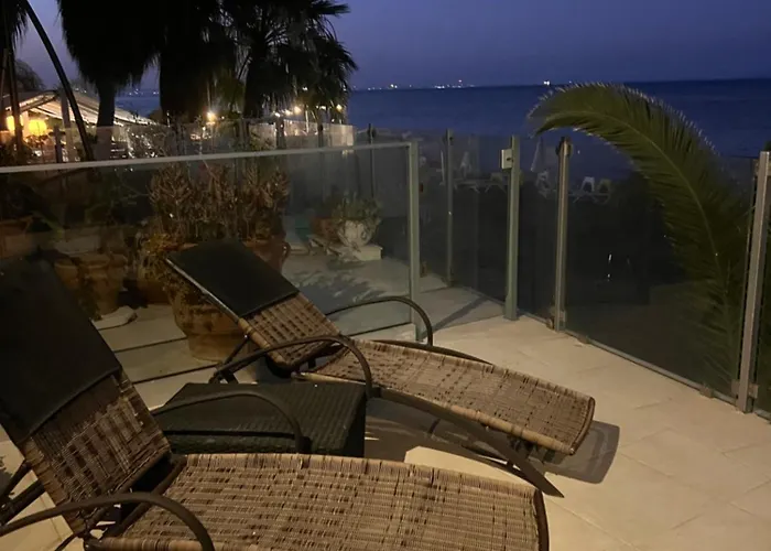 Sandy Kisses * Λάρνακα